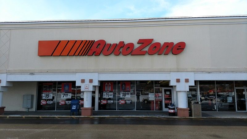 New Castle Plaza: 427-525 S Memorial Dr, New Castle, IN 47362
